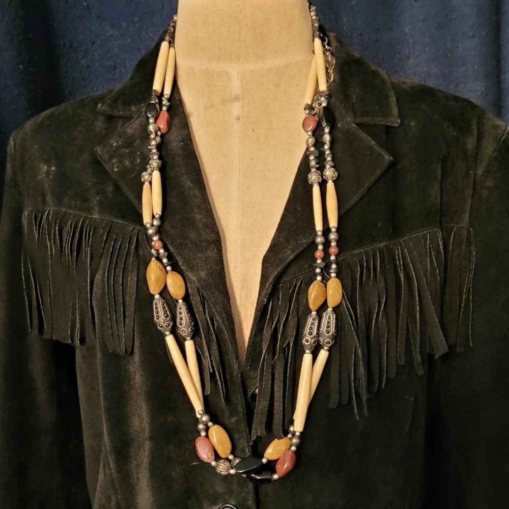 The whole African wooden vintage bead necklace
